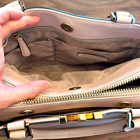 Michael Kors Authentic Mauve Leather Bag - Picture 10 of 11